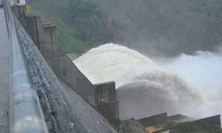 Miền núi xả hồ thủy lợi, ki ốt miền biển đóng cửa ứng phó bão số 4