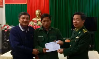 Cứu vớt thành công ngư dân gặp nạn trên biển