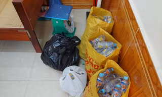 Nhận nước ngọt miễn phí từ nhóm người lạ, 9 học sinh đau bụng, buồn nôn