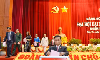 32 đại biểu Nghệ An dự Đại hội Đảng toàn quốc lần thứ XIII là những ai?