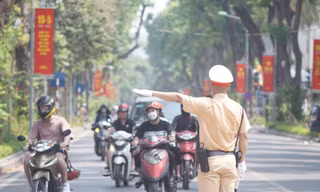 CSGT không được tùy tiện dừng xe, khám người vi phạm