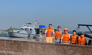 Bắt giữ 8 phương tiện khai thác, vận chuyển hơn 700 m3 cát trái phép