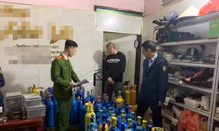 Phát hiện kho ‘khí cười’ trong shop thời trang ở Hà Nội