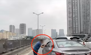 Cảnh sát xác minh clip tài xế Porsche chèn ép, nhổ nước bọt vào trong xe khác