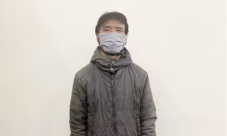 Làm rõ kẻ biến thái, đứng trước cổng trường đại học thủ dâm rồi kéo tay nữ sinh