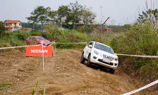 Thử khả năng off-road của Nissan Terra ở Hà Nội