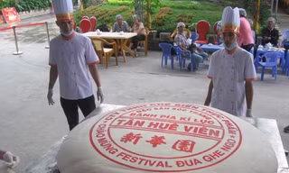 Chiếc bánh Pía nặng 306kg