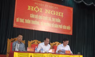 Gỡ nút thắt từ công tác cán bộ