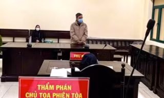 Tấn công y, bác sĩ, người đàn ông lĩnh 8 tháng tù