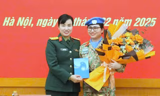 Chủ tịch nước cử sĩ quan Quân đội tới Phái bộ Huấn luyện của Liên minh châu Âu