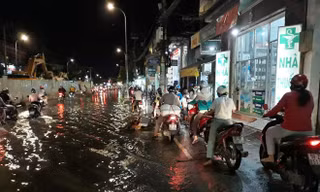 Khổ vì triều cường, cử tri chất vấn về 'siêu' dự án chống ngập