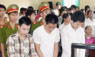 Thương tâm những vụ hãm hiếp cụ bà