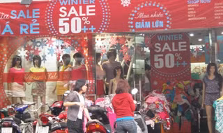 Hàng xả cuối năm, đến đi ngắm còn... lười