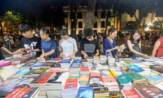 Hội sách Hà Nội 'gom' 16.000 sách vở, đồ dùng gửi học sinh vùng lũ