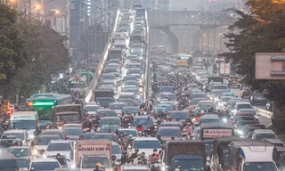 Đường phố Thủ đô 'nghẹt thở' trong ngày cuối cùng của năm 2024