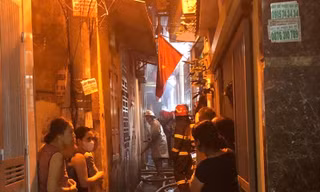 Hà Nội: Cháy nhà trong ngõ nhỏ đường Lạc Long Quân