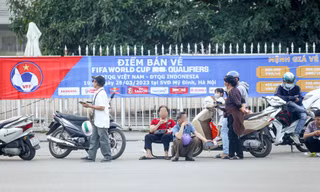 Cổng sân Mỹ Đình vắng, phe vé trận Việt Nam - Indonesia lo sốt vó