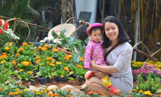 Cùng với Lễ hội hoa xuân là các chương trình biểu diễn nghệ thuật dân gian, đương đại đặc sắc được tổ chức.