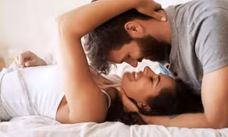 COVID-19 và sex: Những điều phái mạnh cần biết