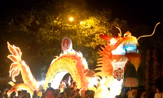 Canaval đèn lồng ‘khủng’ nơi thành Tuyên