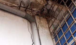 Hơn 30 hộ dân 'sống trong sợ hãi'