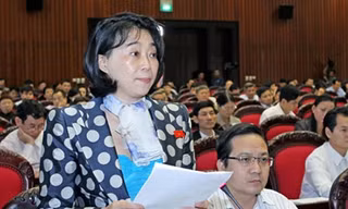 Đọc tờ trình đề nghị bãi nhiệm đại biểu Hoàng Yến