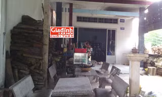 Ngôi nhà anh Minh đã phải dừng công việc buôn bán từ khi bặt tin con. Ảnh: Gia đình Xã hội