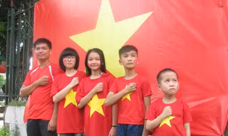 Cùng hướng về Trường Sa. ảnh: Duy Chiến 
