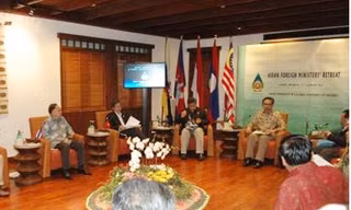 Quang cảnh Hội nghị hẹp Ngoại trưởng ASEAN tại Indonesia Ảnh: www.deplu.go.id