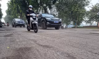Hà Nội 'cào đi thảm lại' đường Quang Trung