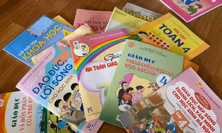 Gánh nặng giá sách giáo khoa: Phụ huynh 'kêu trời'