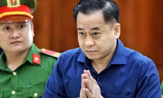 Phan Văn Anh Vũ tại một phiên toà 