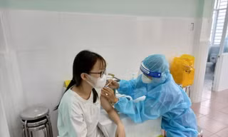 Bộ Y tế khuyến cáo người dân tiêm vắc xin phòng COVID-19 mũi nhắc lại