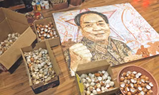 Để hoàn thành bức tranh “Vị tướng vì hòa bình”, họa sĩ Nguyễn Quốc Vượng đã dùng hết hơn 1.000 vỏ trứng và 2 năm trời thực hiện 