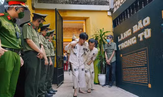 Làm báo trong tù
