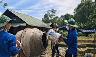 Về với bà con vùng biên 
