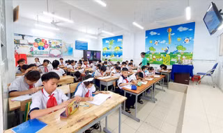 Lùi giờ đi học của học sinh: Sao không tham khảo ý kiến nhà khoa học 