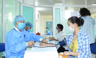Sau nhiều tháng cách ly, nhu cầu khám chữa bệnh của người dân rất lớn 