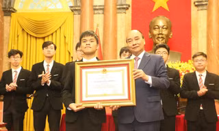 'Chàng trai Vàng' Tin học quốc tế 