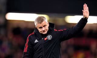 Ole Solskjaer rời sân Old Trafford sau ba năm trắng tay