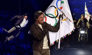 Lễ bế mạc Olympic Paris 2024: Billie Eilish, Tom Cruise "đốt cháy" sân khấu