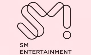 SM Ent cái gì cũng có, chỉ chuyên gia soát lỗi chính tả là thiếu thôi!