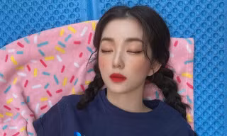 Biết rằng hành động này không tốt cho làn da nhưng nhiều nữ idol vẫn không thể từ chối