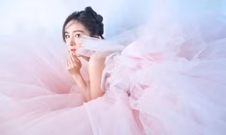 Lai lịch gây sốc của chiếc váy hồng “xa xỉ nhưng chẳng đẹp” mà Dương Mịch vừa diện