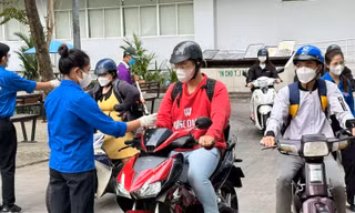 Trường đại học đầu tiên cho sinh viên học trực tuyến sau lễ để phòng dịch COVID-19