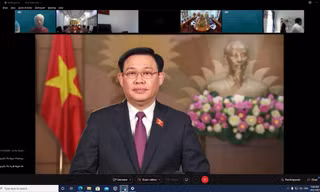 Chủ tịch Quốc hội Vương Đình Huệ tham dự lễ kỷ niệm 45 năm thành lập Trường ĐH Kinh tế TPHCM