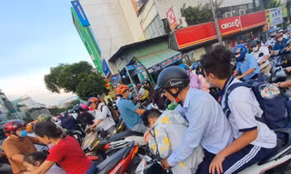 Lùi giờ học ở TPHCM, lãnh đạo phòng giáo dục nói khó thực hiện