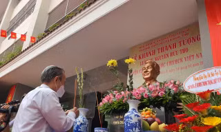 Khánh thành tượng cố Luật sư Nguyễn Hữu Thọ - Quyền Chủ tịch nước