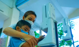 TPHCM: Phụ huynh, học sinh mệt mỏi khi F0 tăng mạnh trong trường học