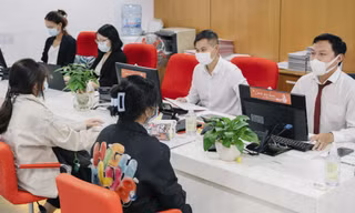 Thí sinh nộp hồ sơ vào trường đại học ở TPHCM